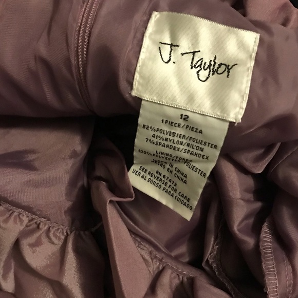 J. Taylor elegant dress - Picture 3 of 3